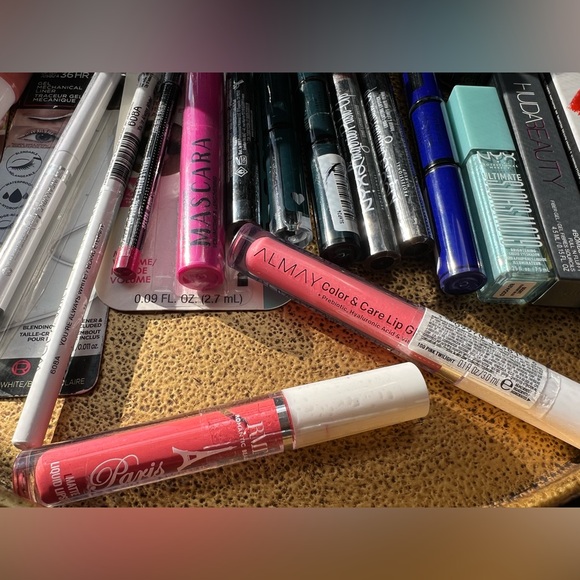 34 Pc New Makeup Bundle - Picture 5 of 6